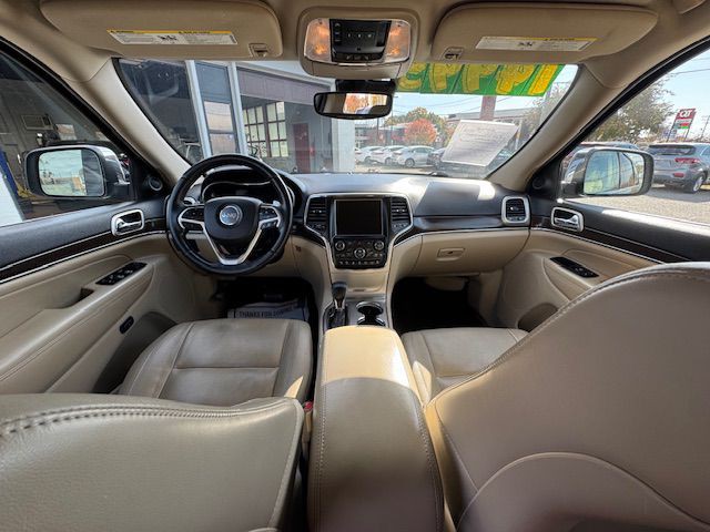 2017 Jeep Grand Cherokee Image 3