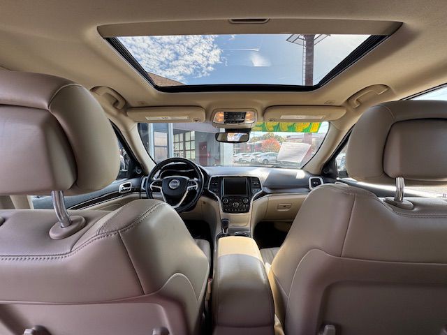 2017 Jeep Grand Cherokee Image 4