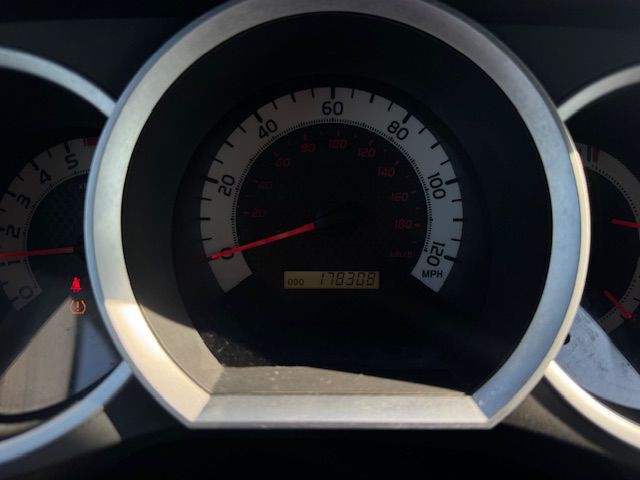 2013 Toyota Tacoma Image 2