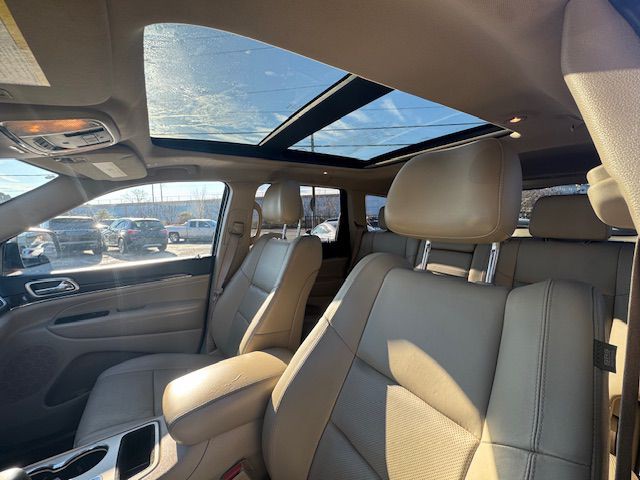 2017 Jeep Grand Cherokee Image 4