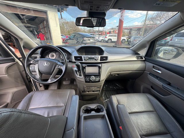 2015 Honda Odyssey Image 2