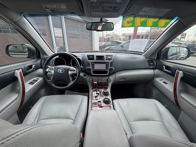 2013 Toyota Highlander Image 3