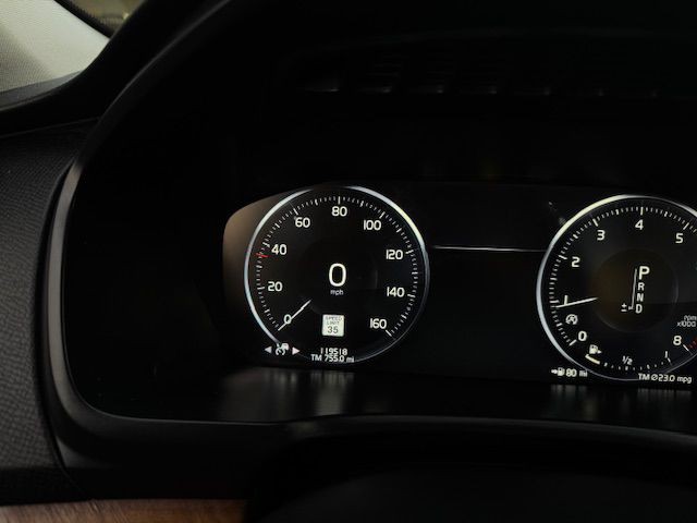 2018 Volvo XC90 Image 2