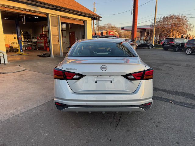2023 Nissan Altima Image 6