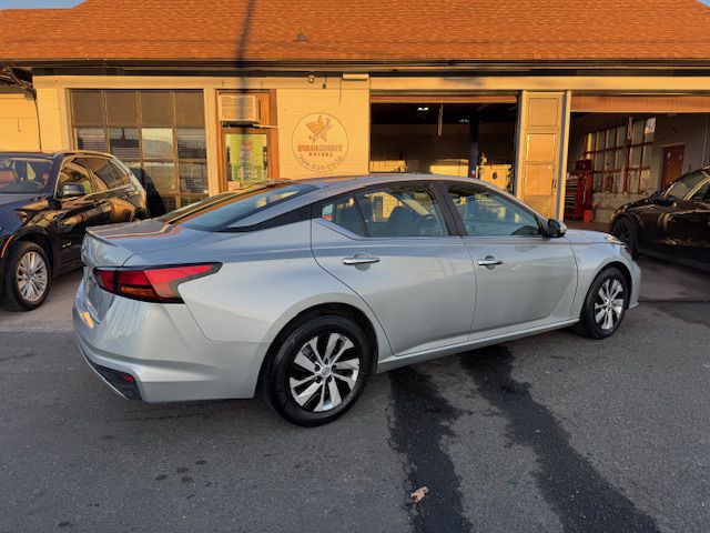 2023 Nissan Altima Image 7