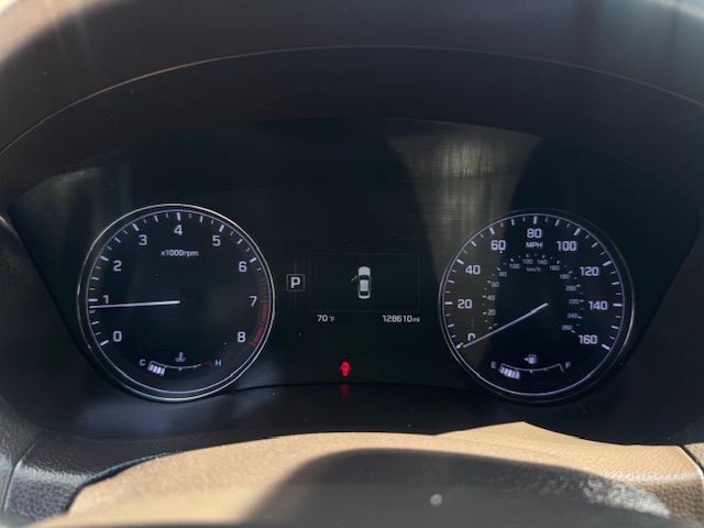 2015 Hyundai Genesis Image 2