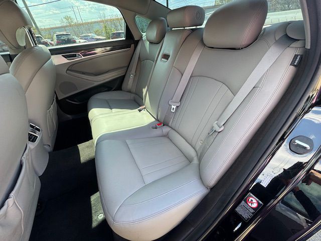 2015 Hyundai Genesis Image 4