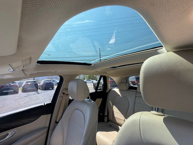 2016 Mercedes-Benz GLC-Class Image 3