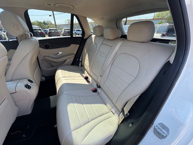 2016 Mercedes-Benz GLC-Class Image 4