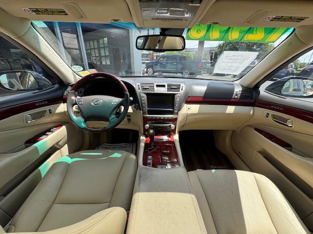 2011 Lexus LS Image 3