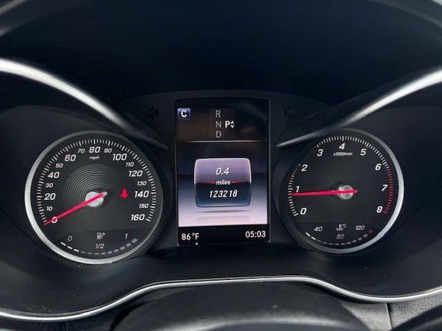 2016 Mercedes-Benz C-Class Image 2