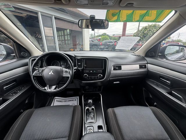 2018 Mitsubishi Outlander Image 3