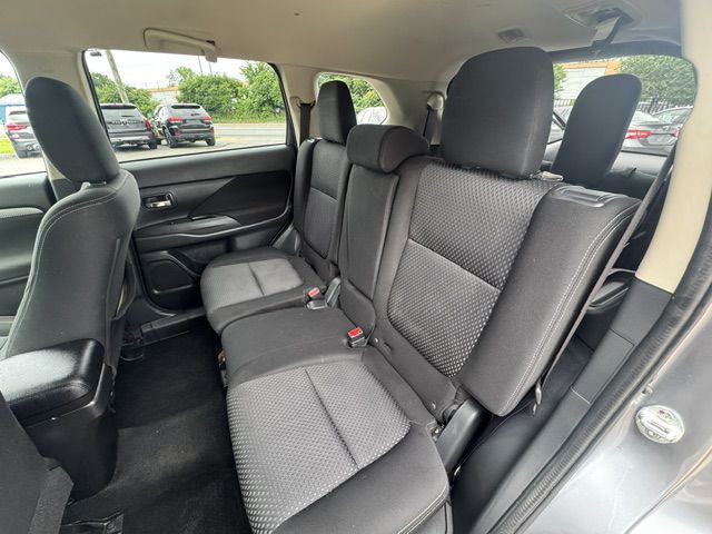 2018 Mitsubishi Outlander Image 4