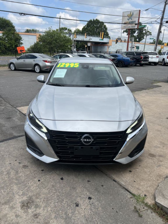 2023 Nissan Altima Image 2