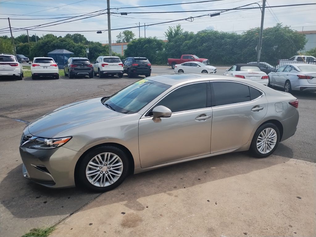 2017 Lexus ES Image 1