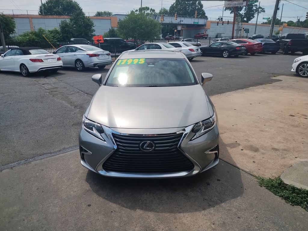 2017 Lexus ES Image 2