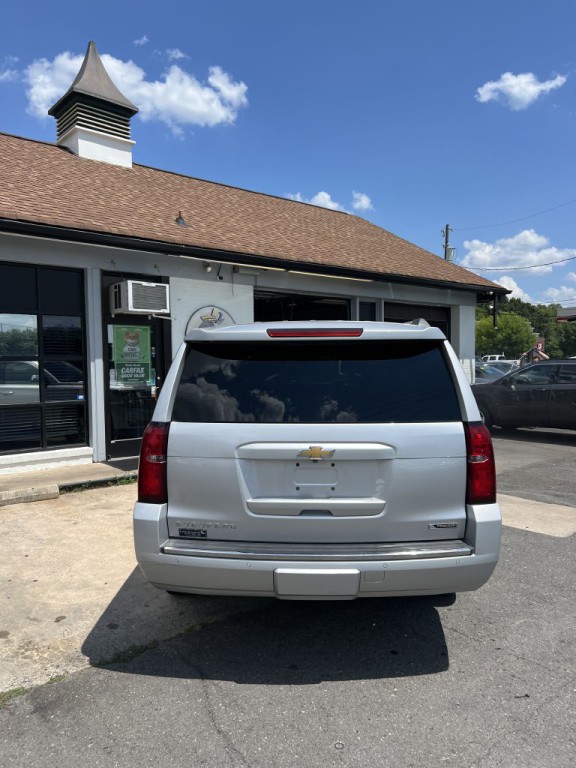 2017 Chevrolet Suburban Image 4