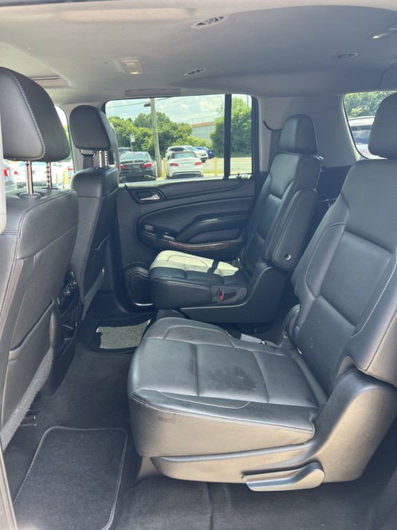 2017 Chevrolet Suburban Image 5