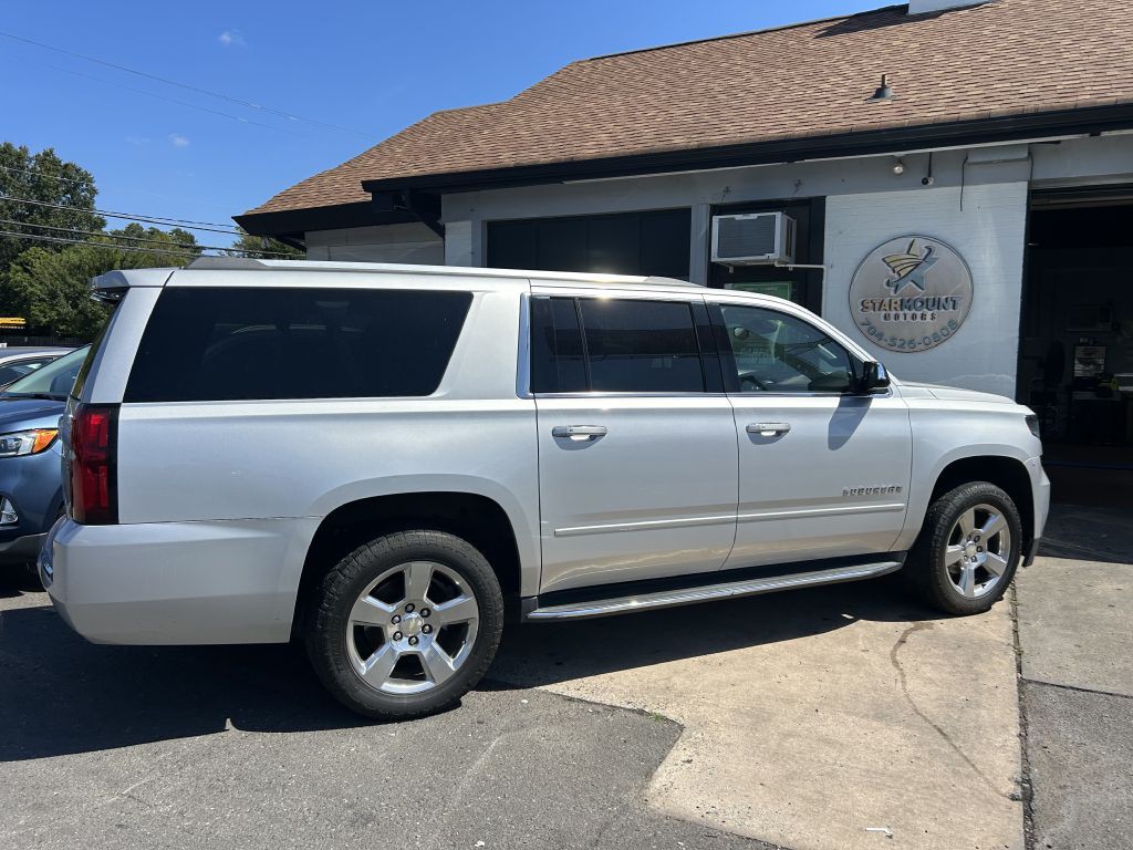 2017 Chevrolet Suburban Image 3