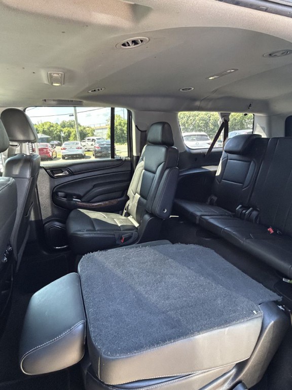 2017 Chevrolet Suburban Image 5