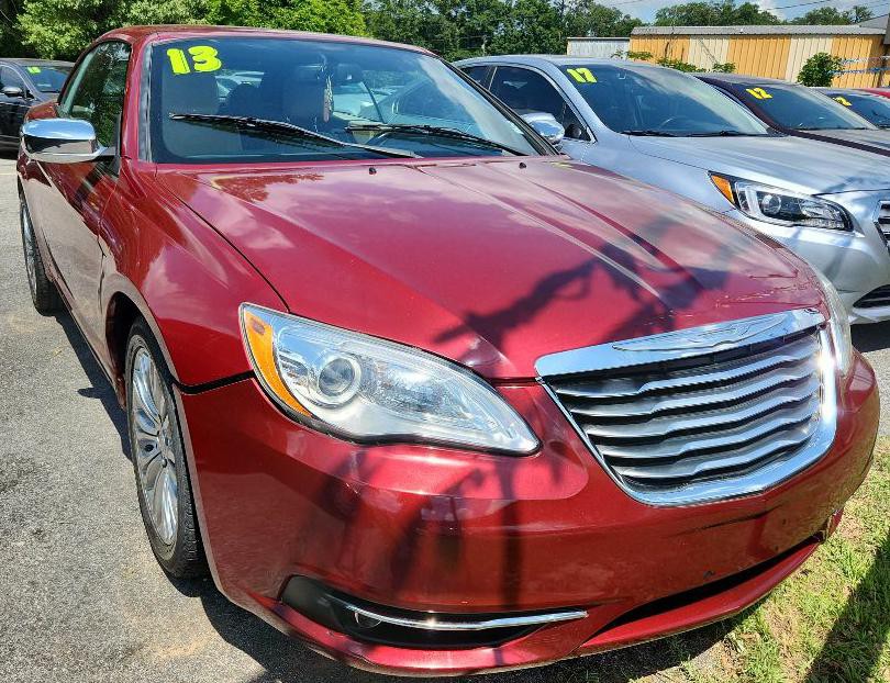 2013 Chrysler 200 Image 1