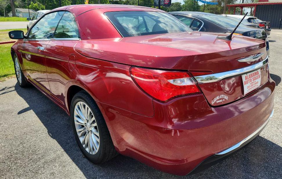 2013 Chrysler 200 Image 2