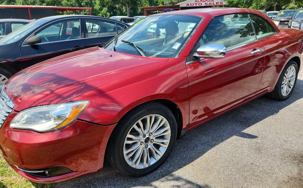 2013 Chrysler 200 Image 3