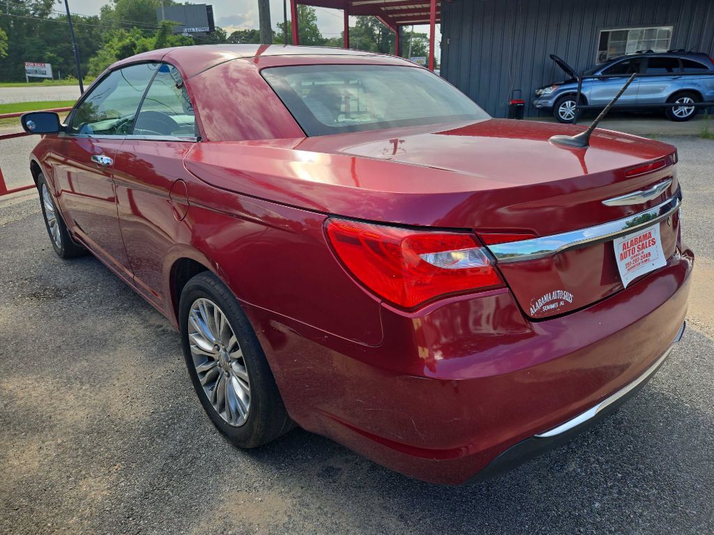 2013 Chrysler 200 Image 8