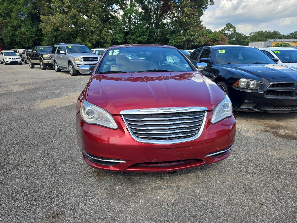2013 Chrysler 200 Image 9
