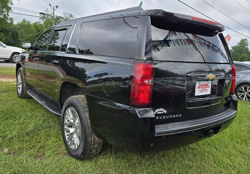 2019 Chevrolet Suburban Image 3