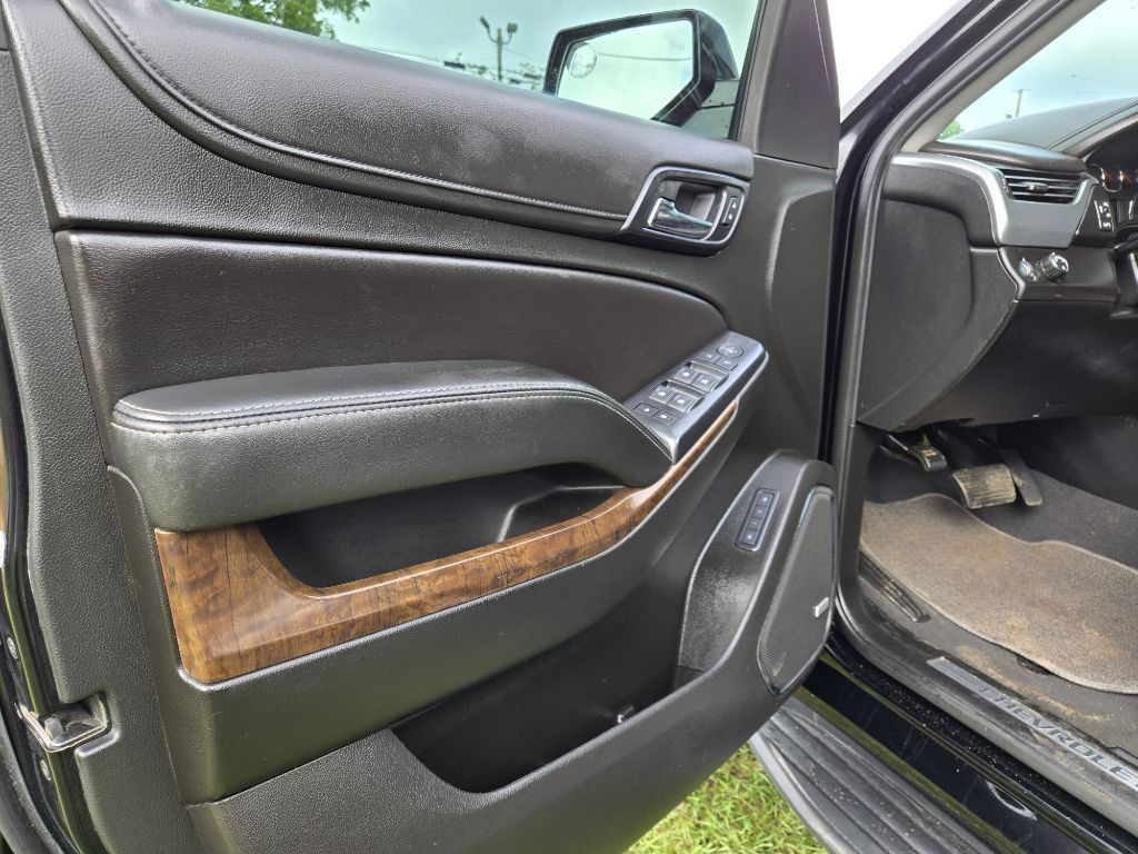 2019 Chevrolet Suburban Image 14