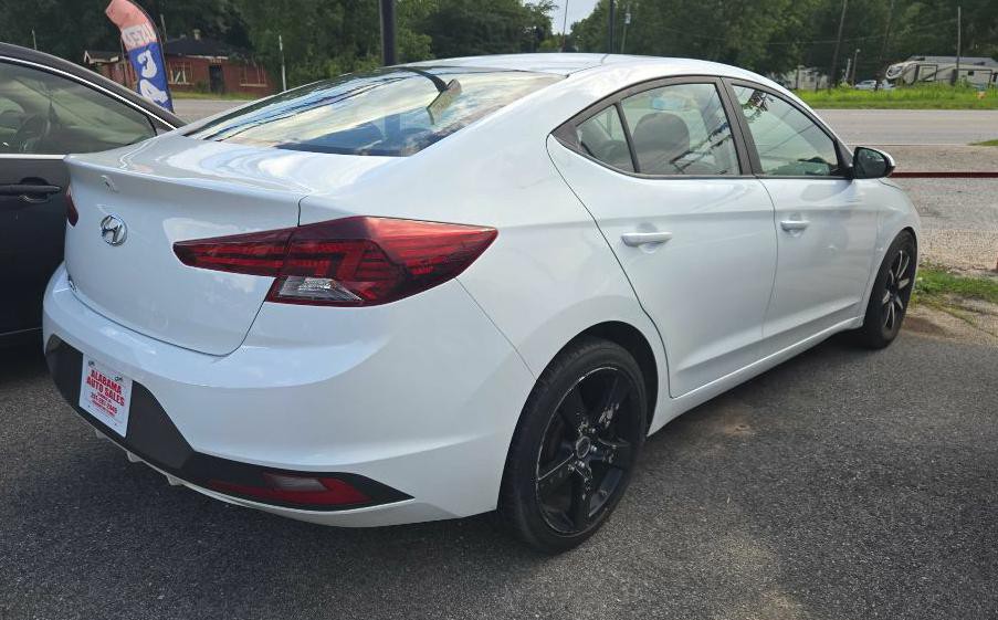 2019 Hyundai Elantra Image 3