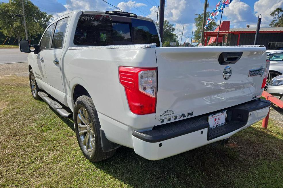 2018 Nissan Titan Image 13