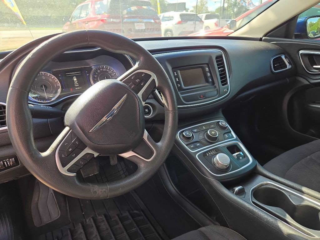 2015 Chrysler 200 Image 6