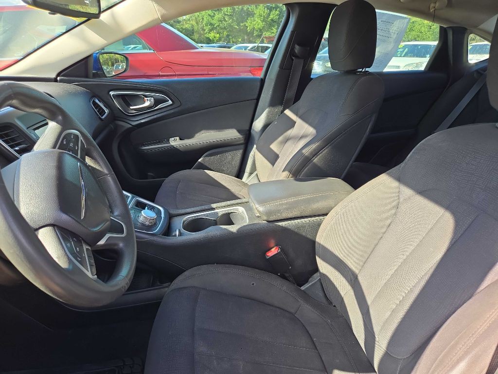 2015 Chrysler 200 Image 7
