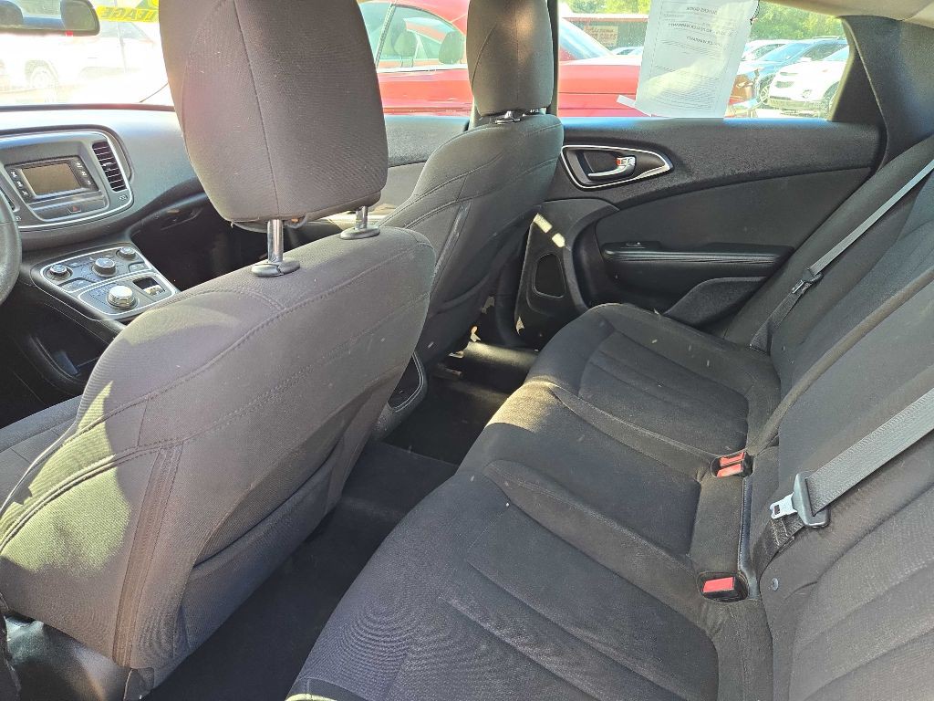 2015 Chrysler 200 Image 8