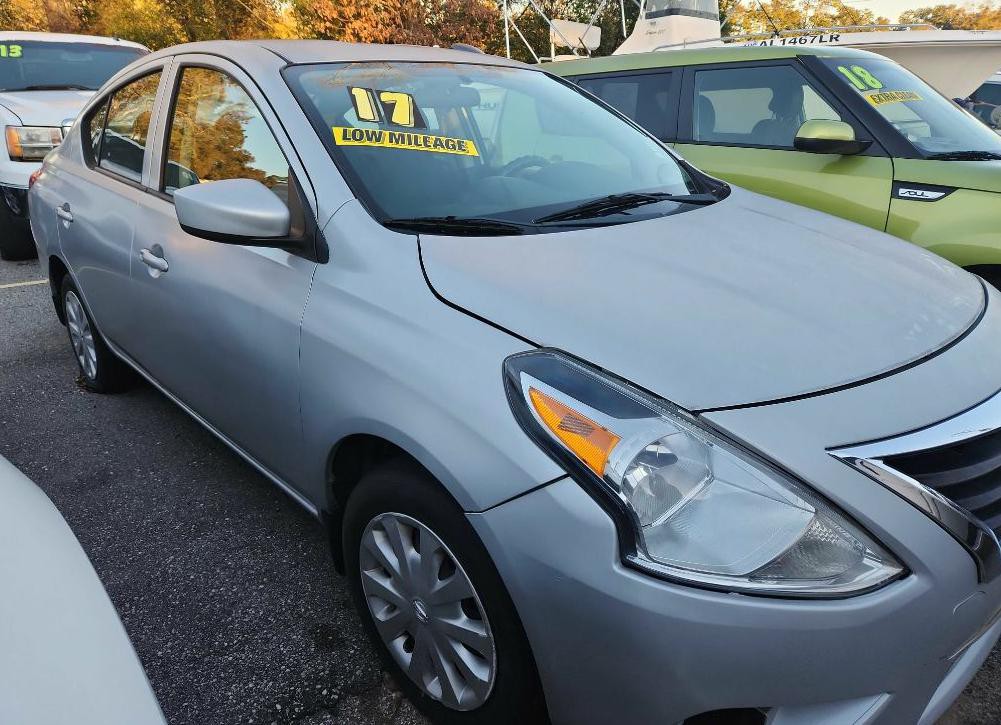 2017 Nissan Versa Image 2