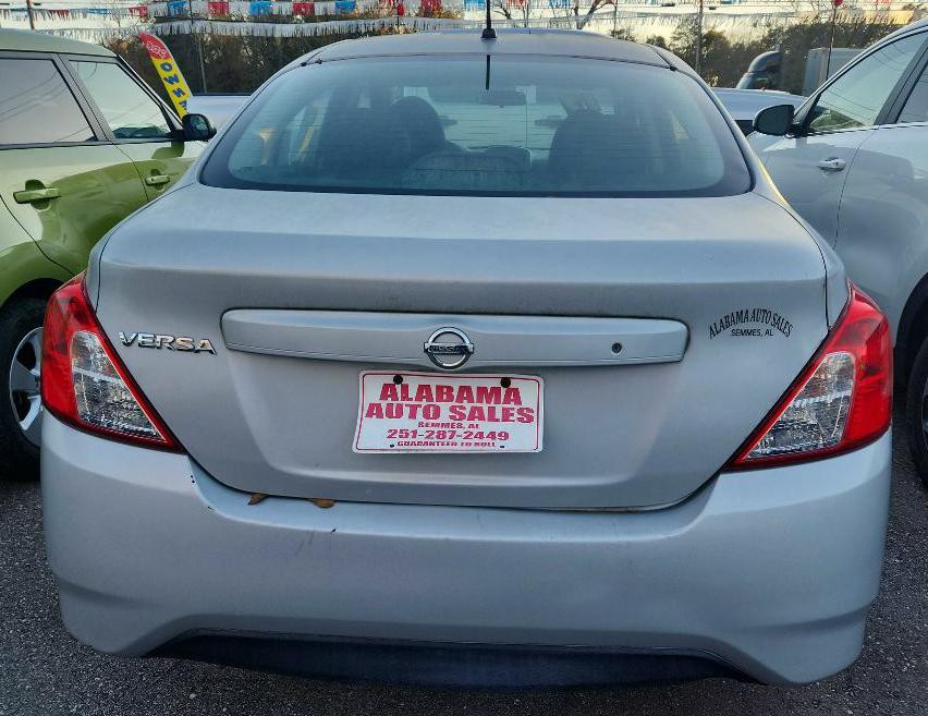 2017 Nissan Versa Image 3