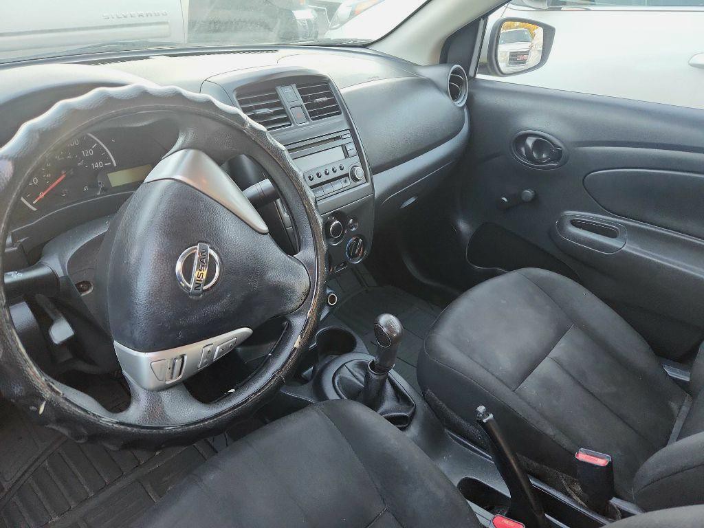 2017 Nissan Versa Image 5