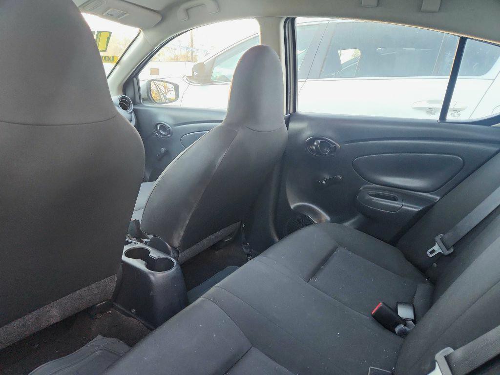 2017 Nissan Versa Image 6
