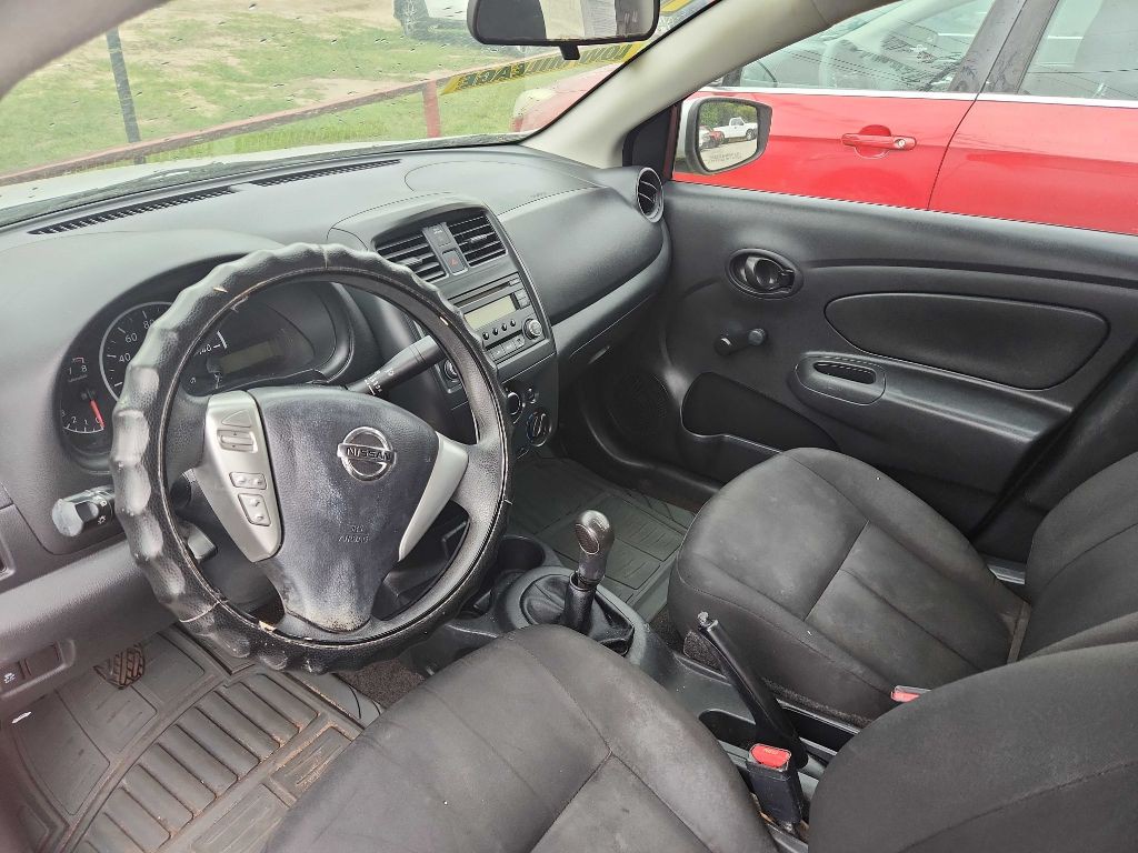 2017 Nissan Versa Image 8