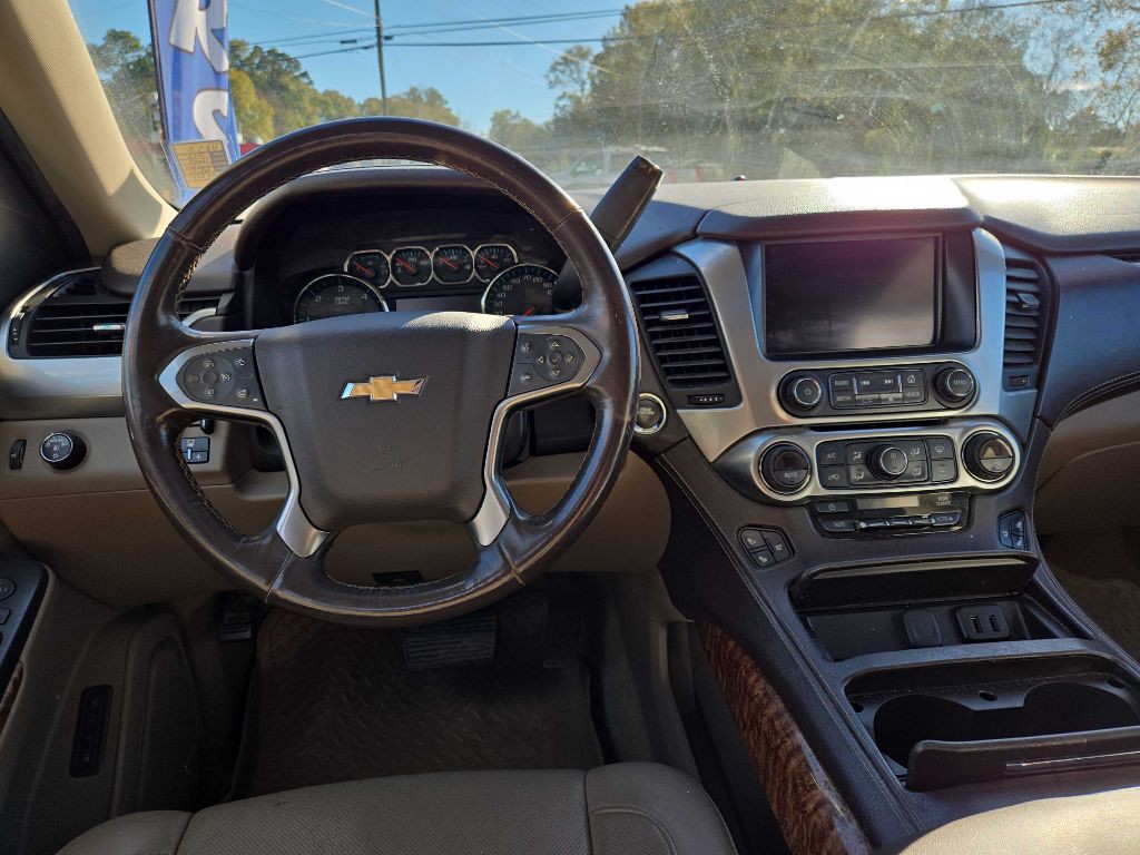 2016 Chevrolet Suburban Image 3