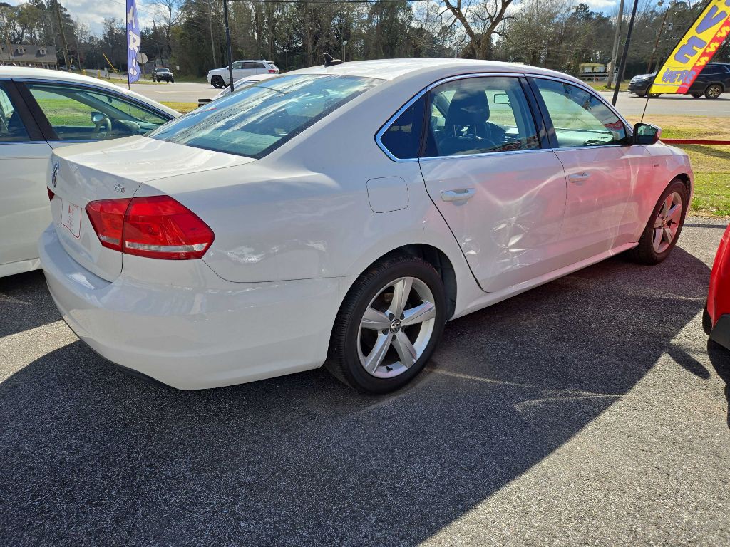 2015 Volkswagen Passat Image 1