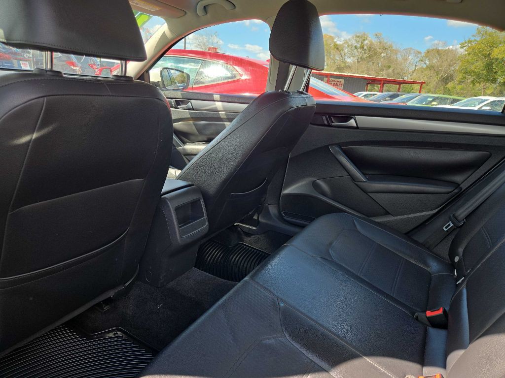 2015 Volkswagen Passat Image 6