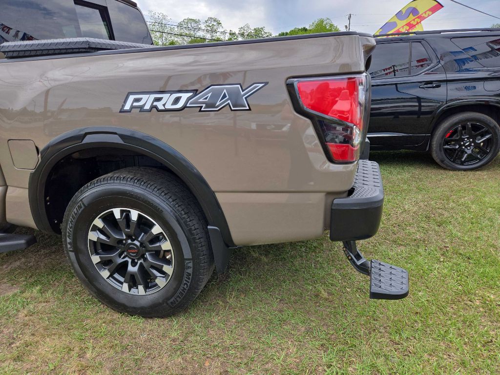 2020 Nissan Titan Image 5