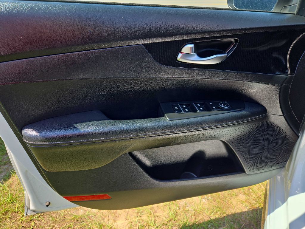 2023 Kia Forte Image 9