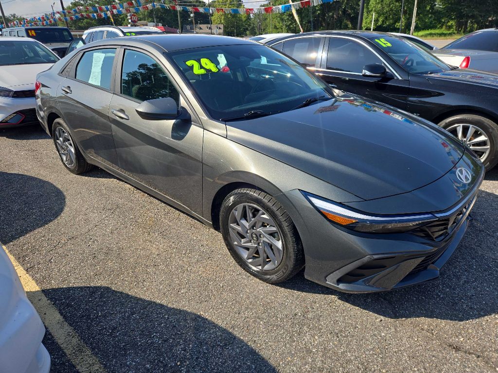 2024 Hyundai Elantra Image 3