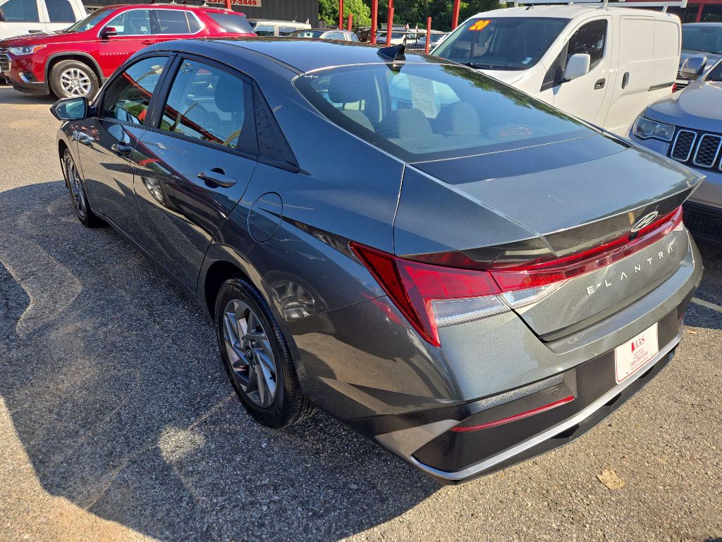 2024 Hyundai Elantra Image 4