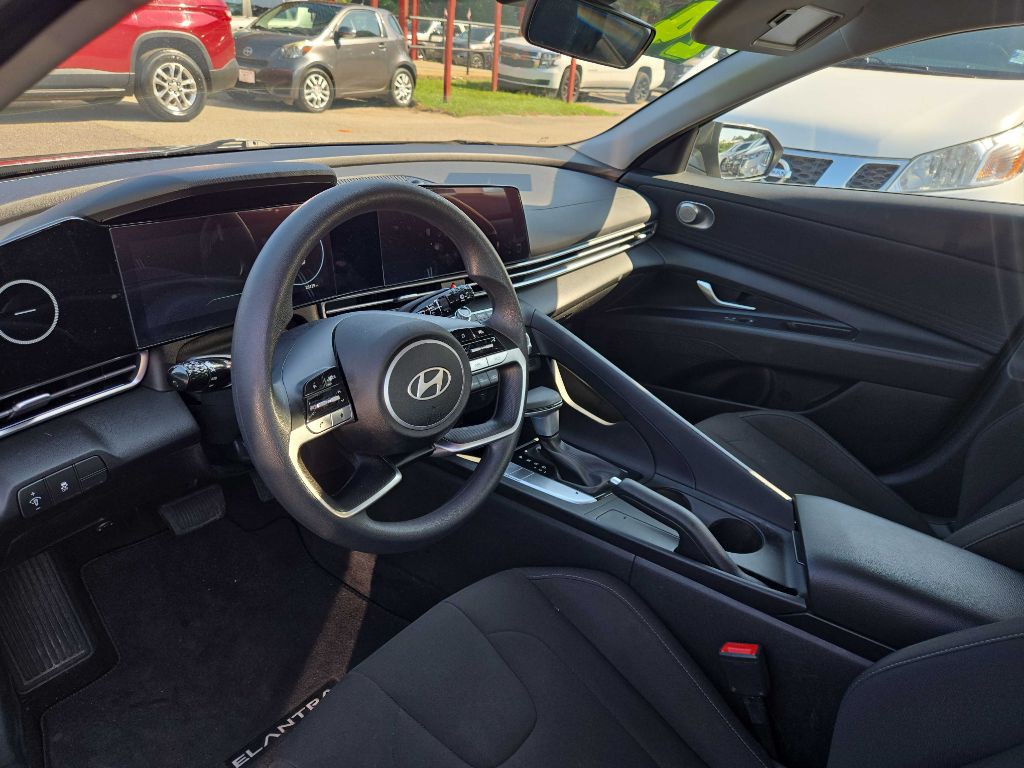 2024 Hyundai Elantra Image 5