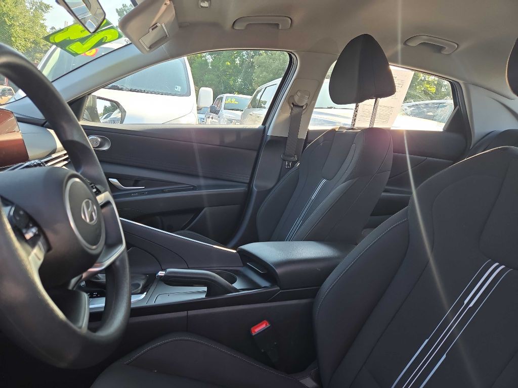 2024 Hyundai Elantra Image 6